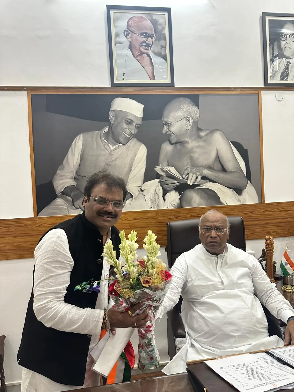 Dr. Shivanand Hulyalkar with Shri Mallikarjun Kharge