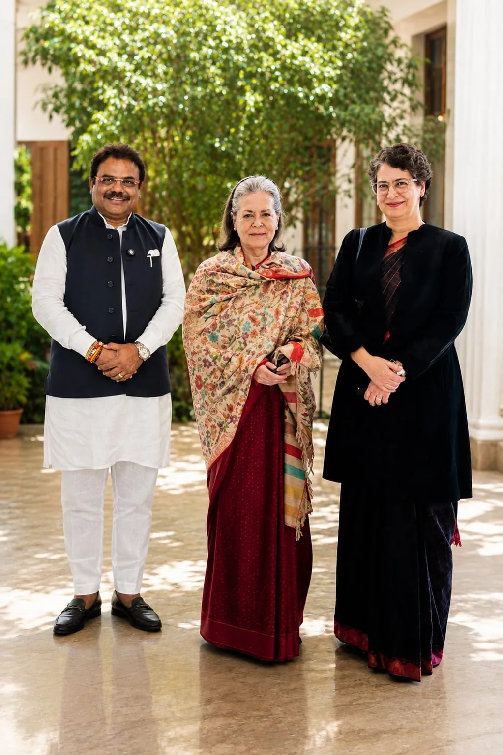 Dr. Shivanand Hulyalkar with Smt. Sonia Gandhi and Smt. Priyanka Gandhi Vadra